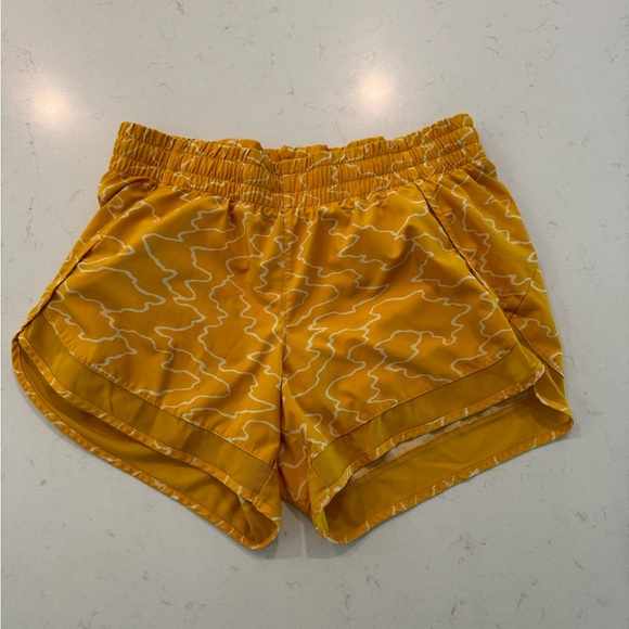 ATHLETA Shorts Mesh Racer Run Mid Rise 4" Size Small Yellow - Picture 2 of 4